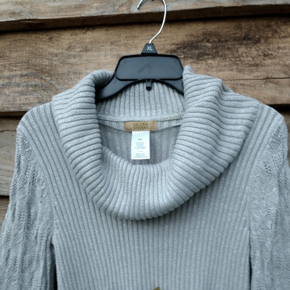 SOLD !!  🆕💥 Designer Valerie Stevens Silver MTLC Sweater NWT Medium - Picture 2 of 12